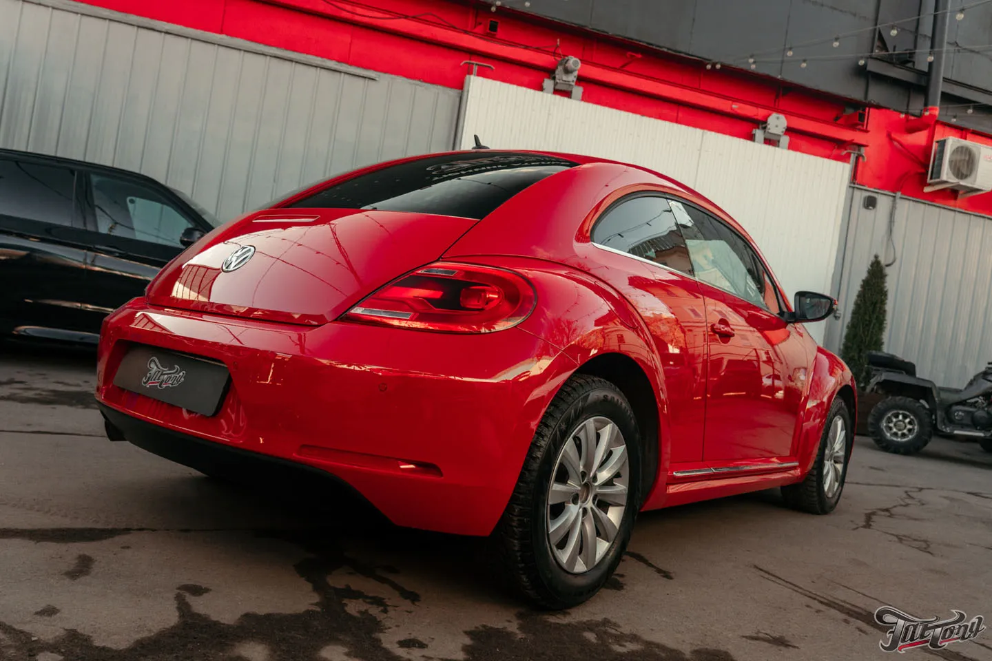 Кузовной ремонт Volkswagen Beetle. Как происходит подбор красного цвета?